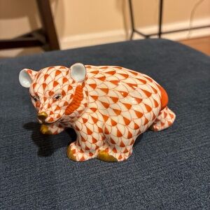 Herend baby bear walking in rust fishnet 15362